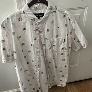 Men’s XL white Molokai casual shirt in excellent condition.